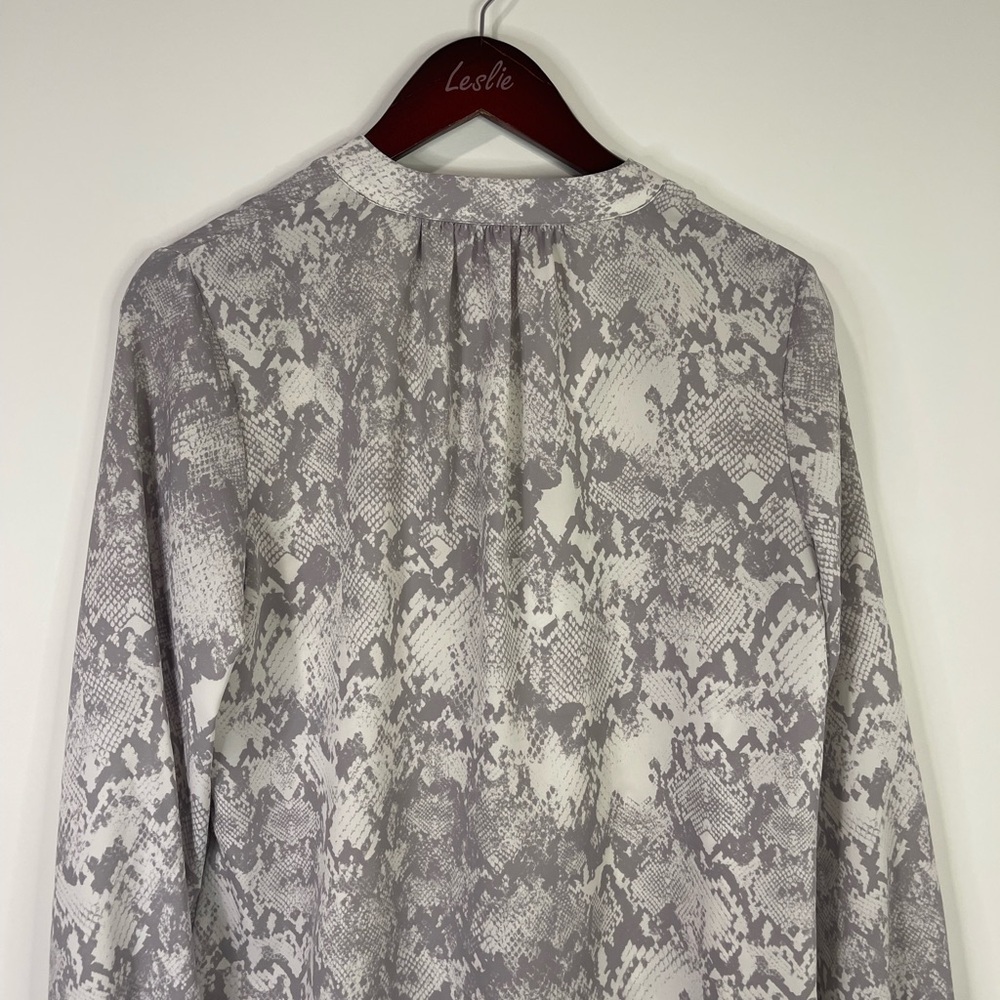 Jennifer Lopez Gray Snake Print Blouse - Picture 8 of 10